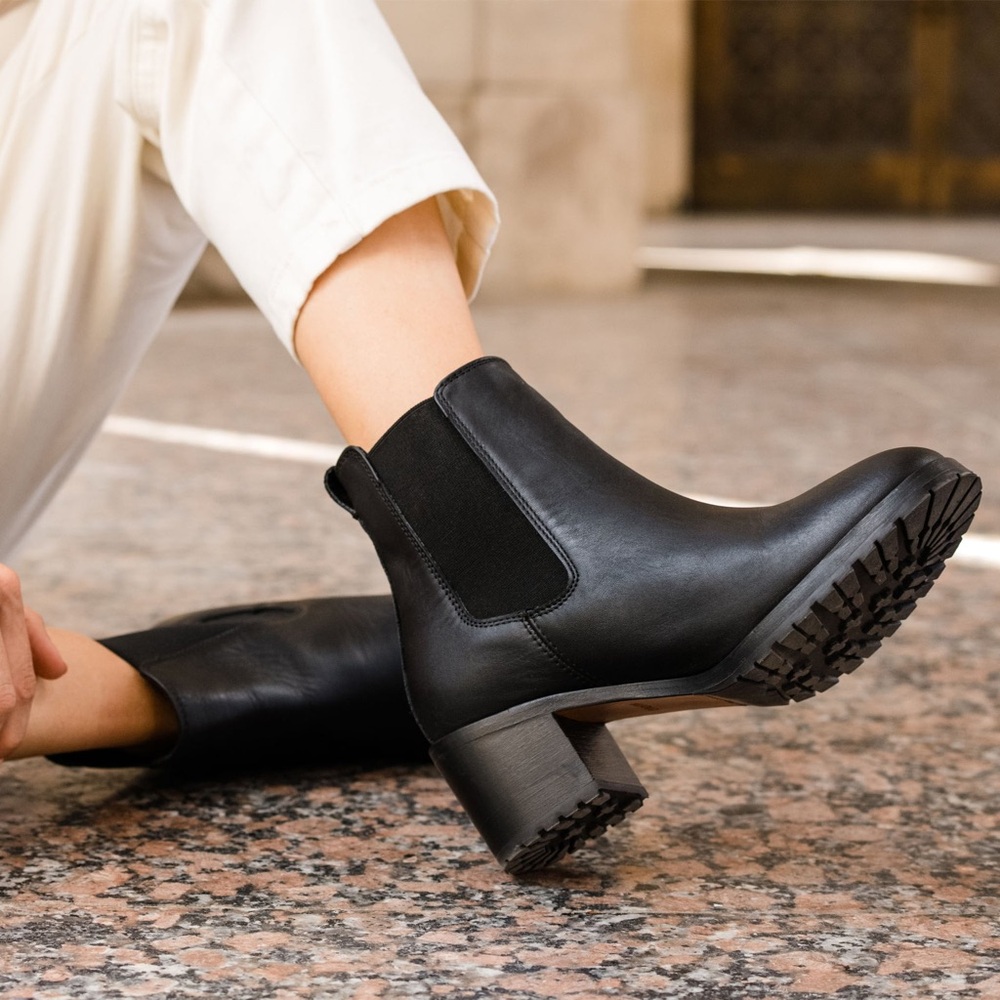 New in box Nisolo x Anthropologie Black Chelsea Leather Ankle Booties - Picture 3 of 13
